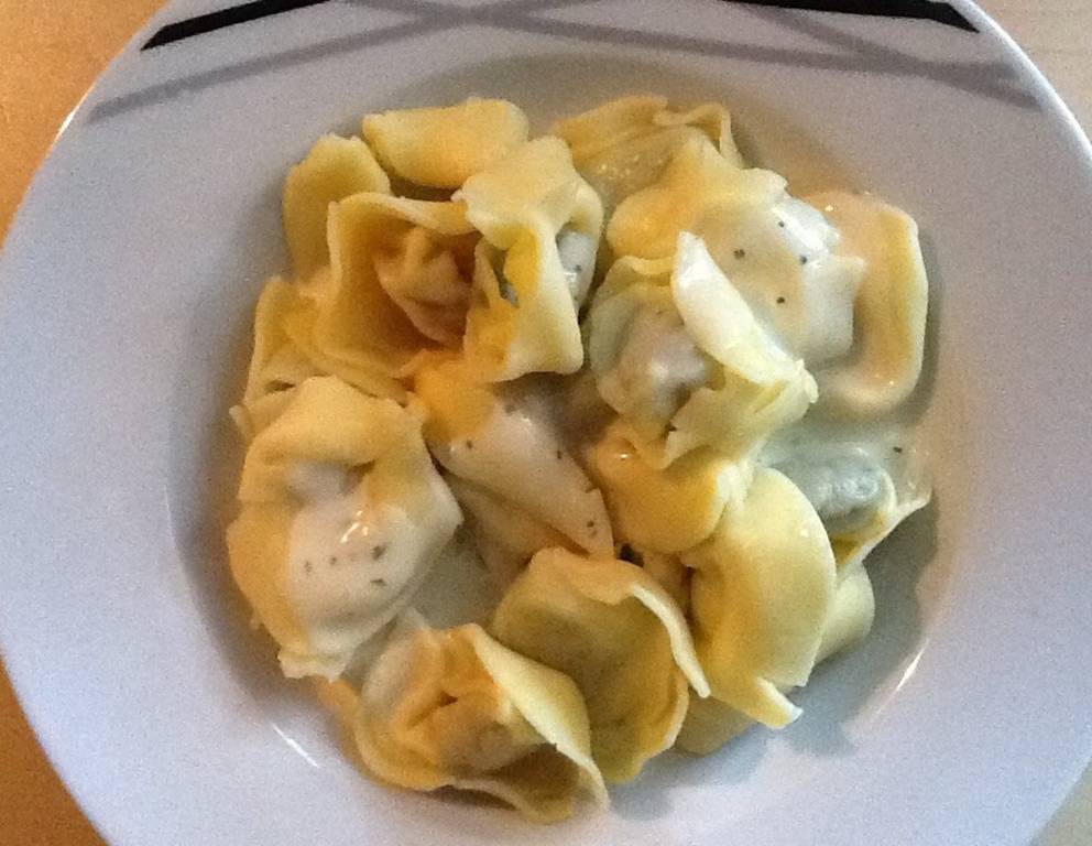 Schnelle Tortellini in Käsesauce Schnelle Tortellini in Käsesauce