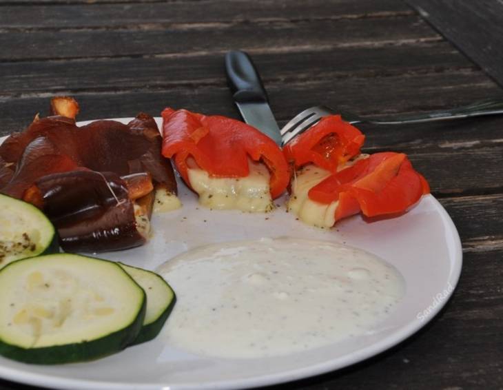 Paprika mit Käse vom Grill Paprika mit Käse vom Grill