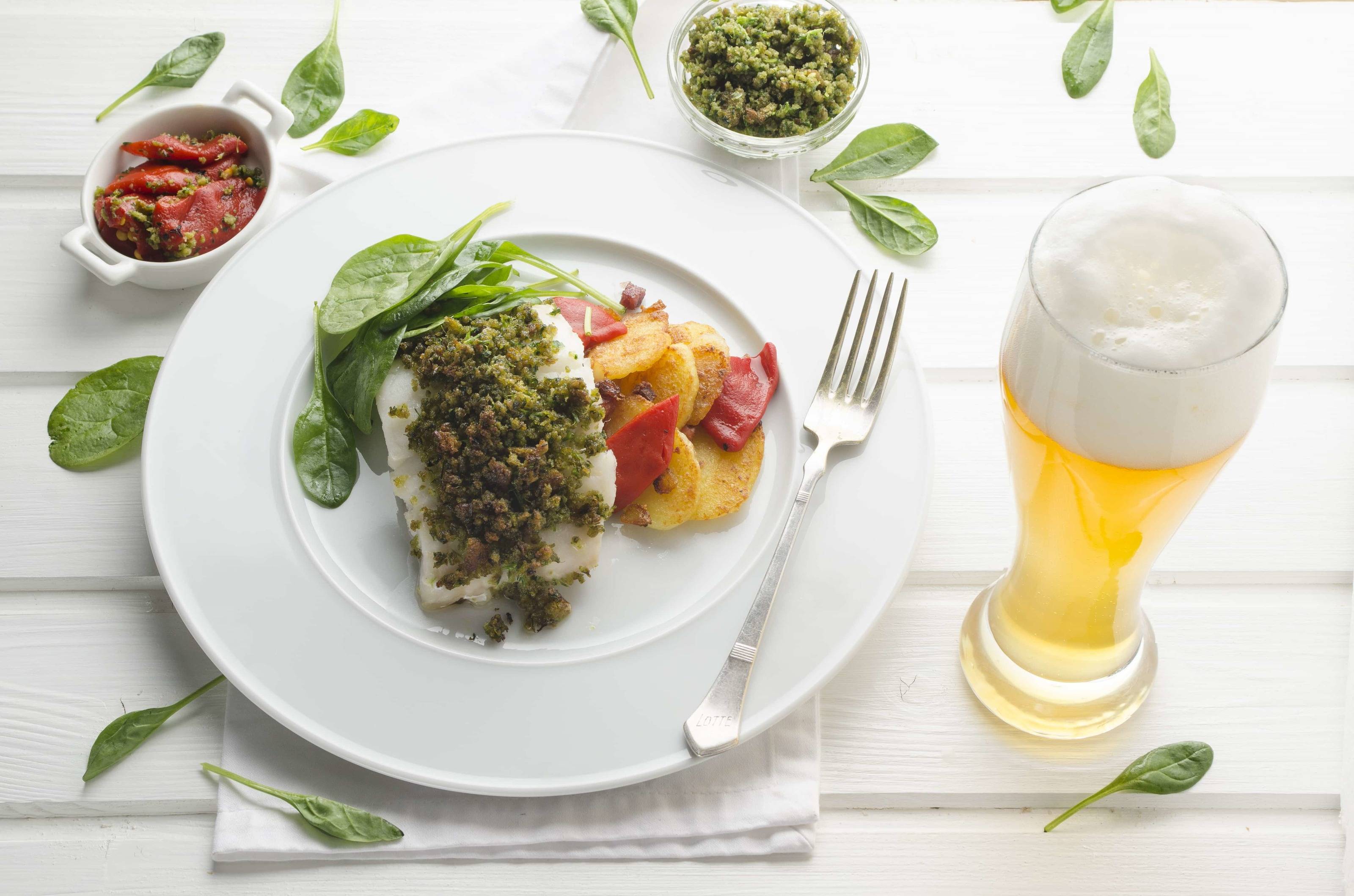 Knuspriger Kabeljau mit Röstgemüse und Babyspinat Rezept