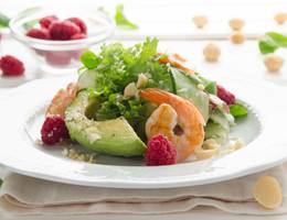 Garnelen-Avocado-Salat mit Himbeeren Garnelen-Avocado-Salat mit Himbeeren