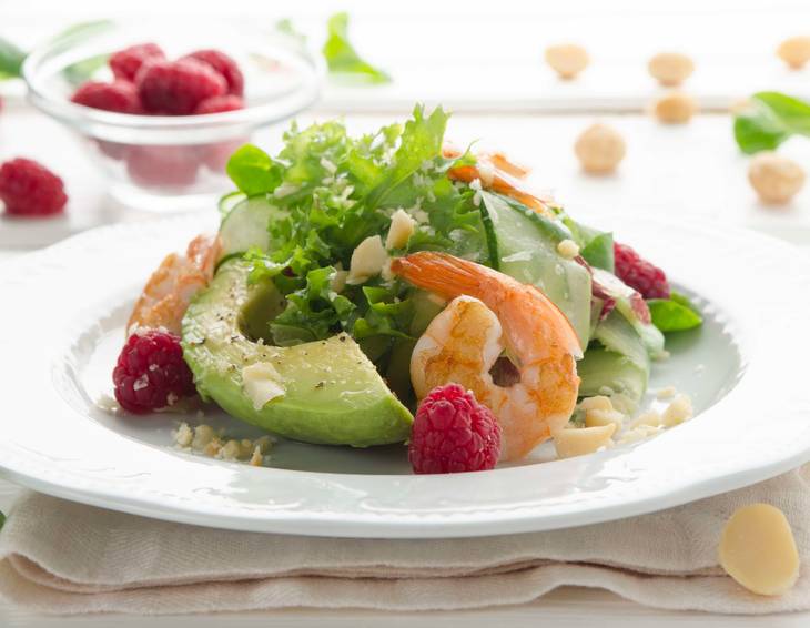 Garnelen-Avocado-Salat mit Himbeeren Garnelen-Avocado-Salat mit Himbeeren