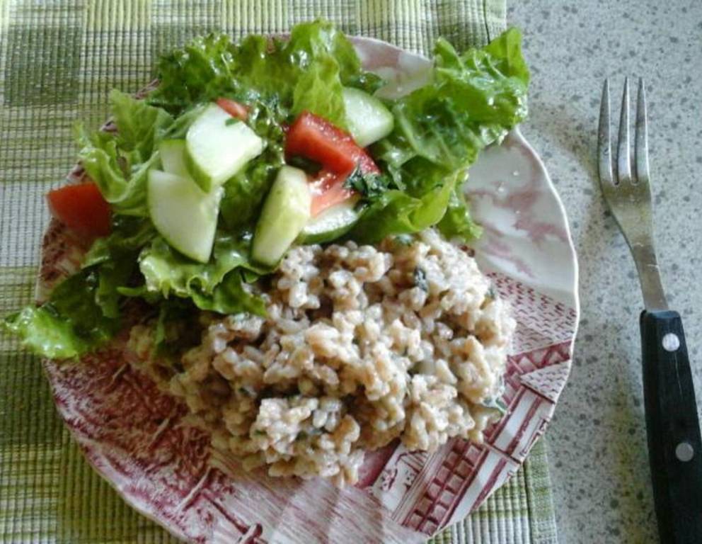 Dinkel-Käse-Risotto mit Salat Dinkel-Käse-Risotto mit Salat