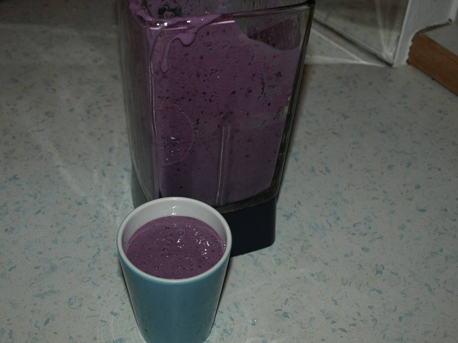 Brombeer-Bananenmilchshake Rezept - ichkoche.de Brombeer-Bananenmilchshake Rezept - ichkoche.de