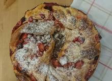 Süßes Swirl-Bread mit Beeren und Zimt Süßes Swirl-Bread mit Beeren und Zimt
