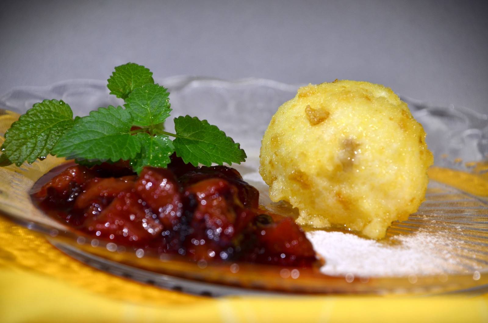 Topfenknödel mit Zwetschgenkompott Rezept - ichkoche.de