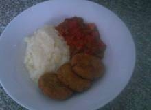 Falafel Laibchen mit Kartoffelpüree und Letscho Falafel Laibchen mit Kartoffelpüree und Letscho