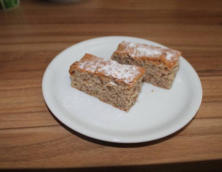 Zucchini Walnusskuchen