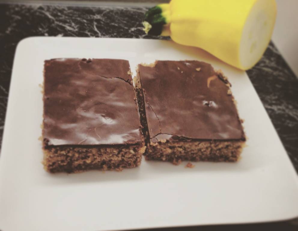 Zucchinikuchen mit Grieß Zucchinikuchen mit Grieß