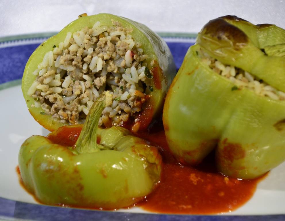 Gefüllte Paprika mit Langkornreis und Faschiertem Gefüllte Paprika mit Langkornreis und Faschiertem