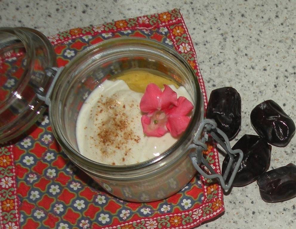Datteljoghurt, das Powerfrühstück Datteljoghurt, das Powerfrühstück