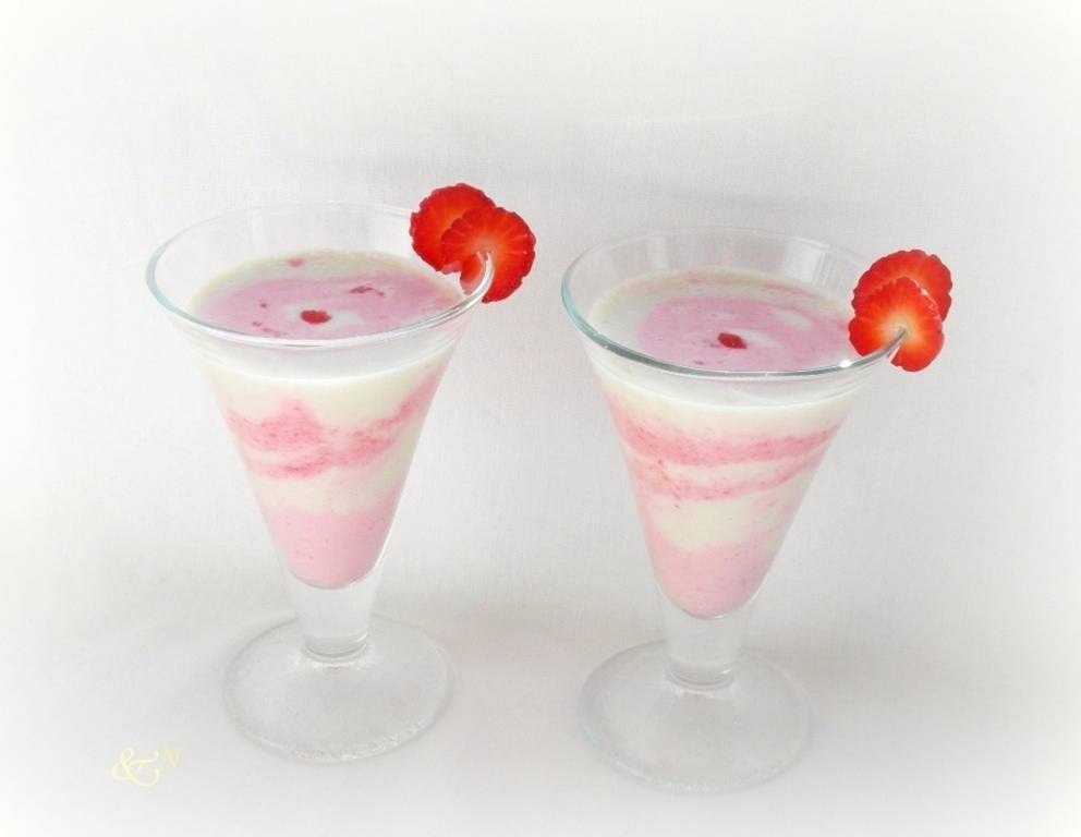 Erdbeer-Bananen-Shake mit Dickmilch Erdbeer-Bananen-Shake mit Dickmilch