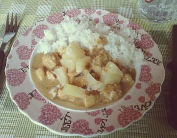 Puten-Curry mit Basmati-Reis und Ananas