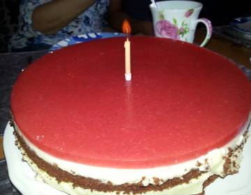 Schokoladen-Vanille-Torte mit Fruchtspiegel Schokoladen-Vanille-Torte mit Fruchtspiegel