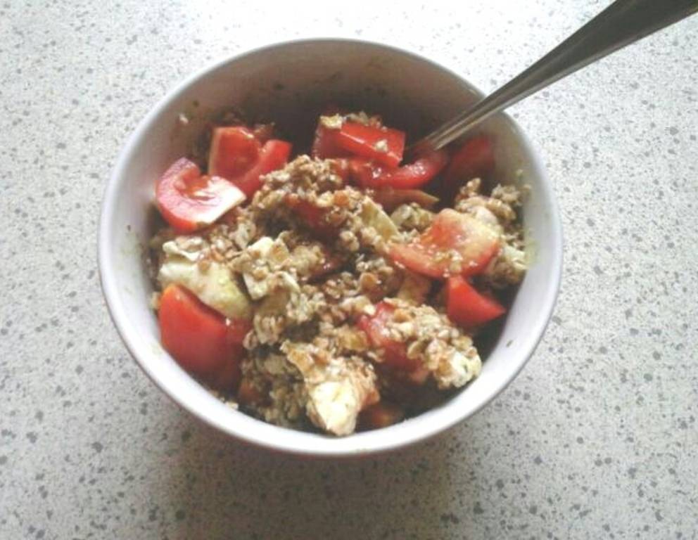 Mozzarella-Dinkelflocken Salat mit Tomate Mozzarella-Dinkelflocken Salat mit Tomate