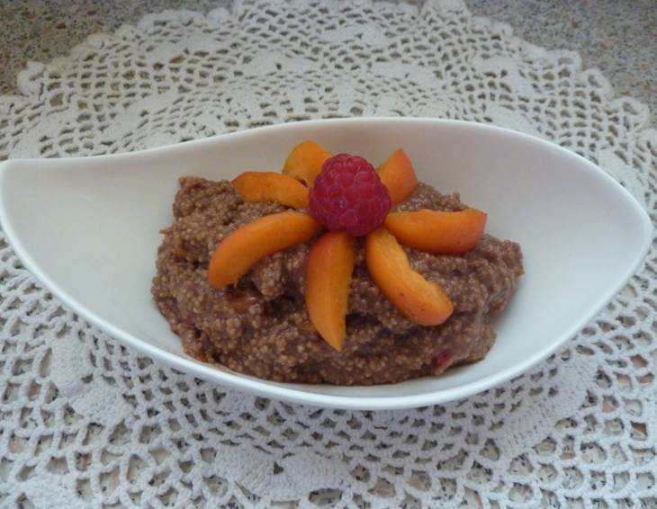 Schoko-Couscous mit Himbeeren und Marillen Schoko-Couscous mit Himbeeren und Marillen