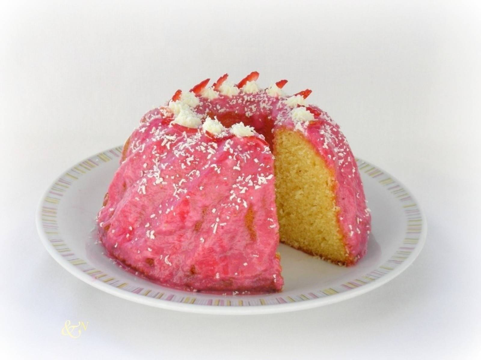 Gugelhupf mit Erdbeer-Schoko-Glasur Rezept - ichkoche.ch