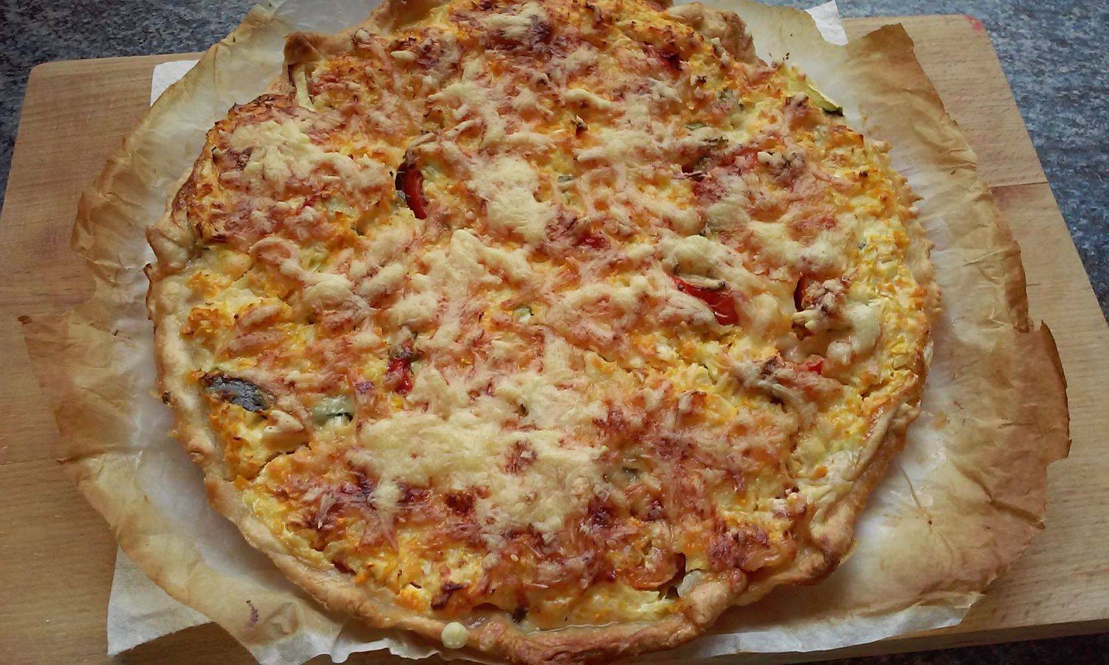 Quiche mit Zucchini und Tomaten