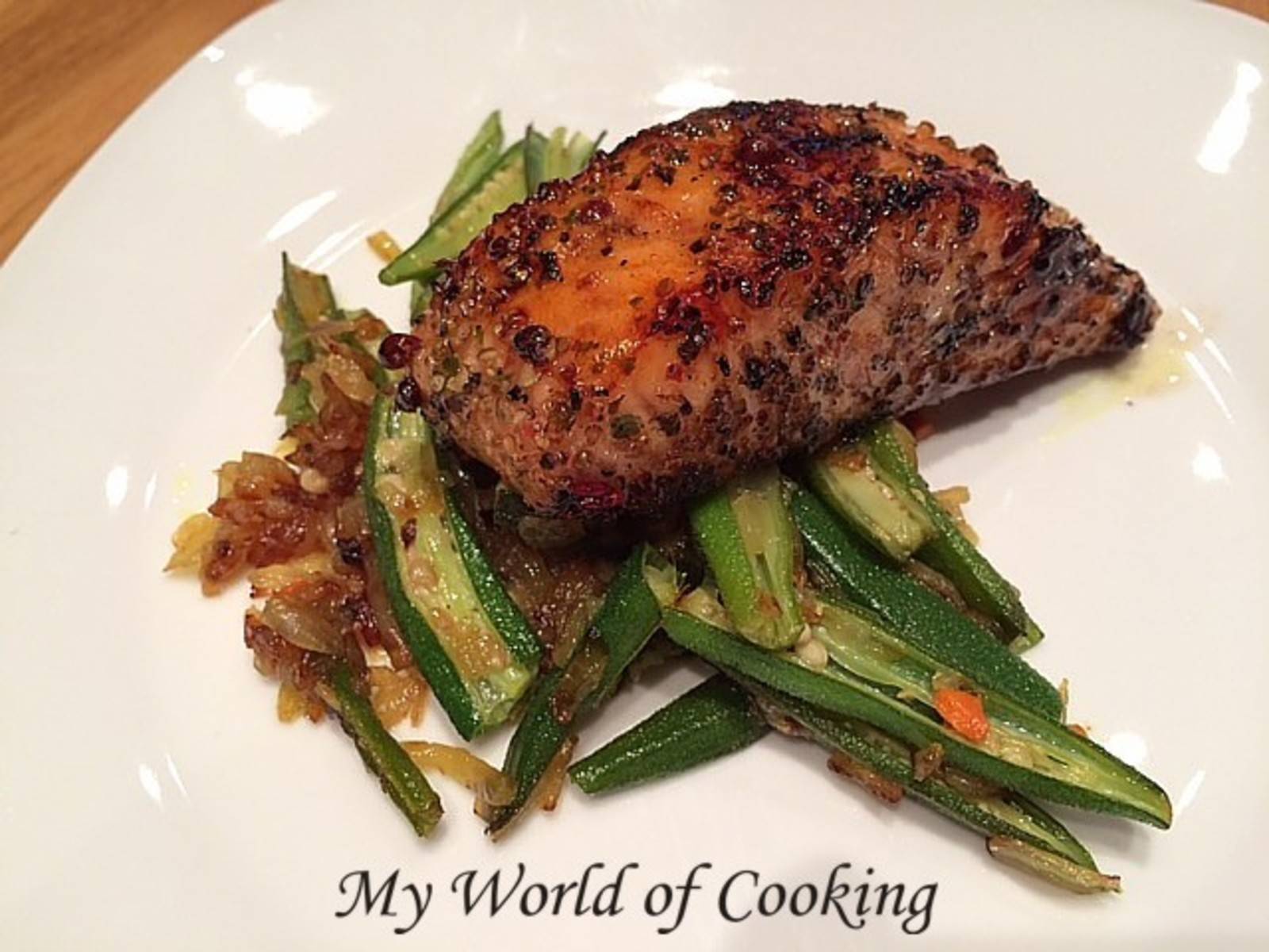 Honig-Grill-Lachs mit Okragemüse