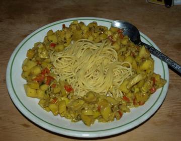 Exotisches Kürbisgemüse auf Zitronenspaghetti Exotisches Kürbisgemüse auf Zitronenspaghetti
