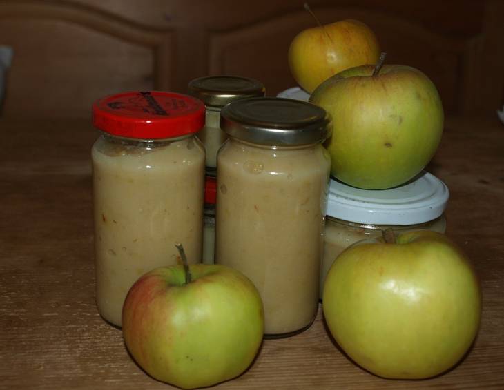 Apfelmarmelade mit Marzipan und Safran Apfelmarmelade mit Marzipan und Safran