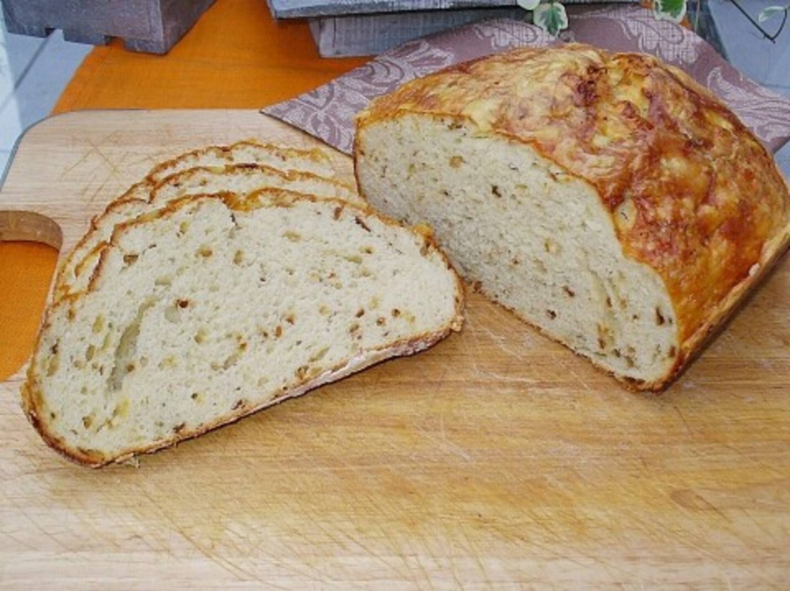 Zwiebel-Käse-Brot