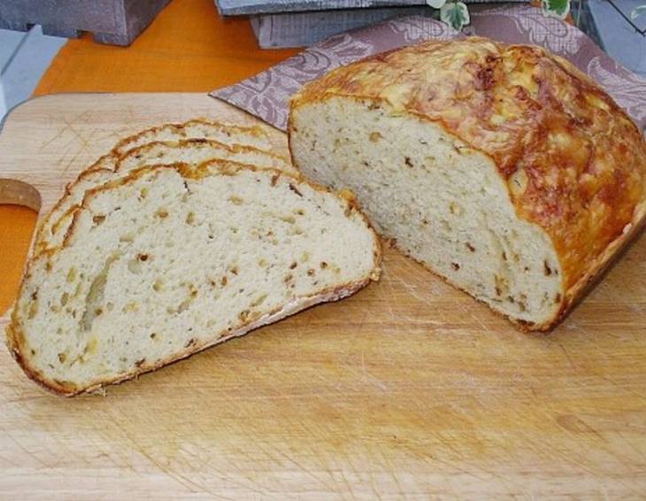 Zwiebel-Käse-Brot