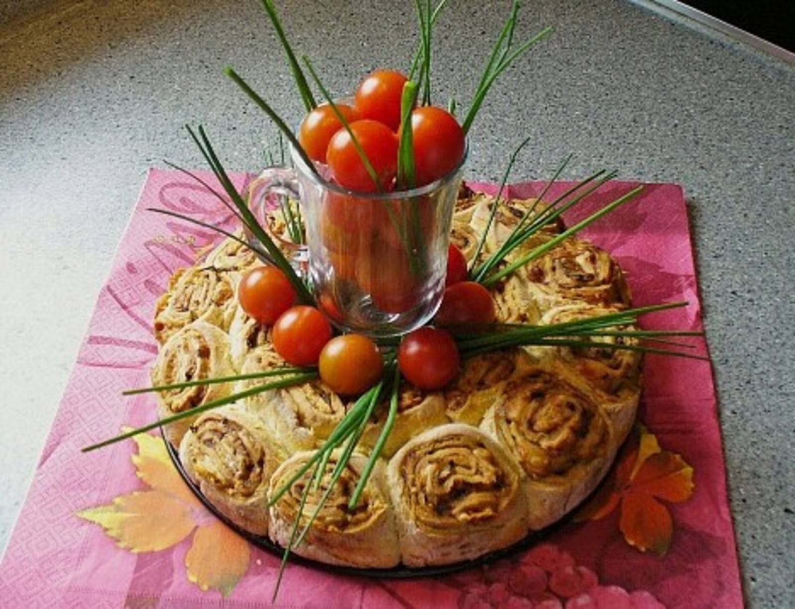 Schnecken-Brot mit Thunfisch Rezept - ichkoche.de Schnecken-Brot mit Thunfisch Rezept - ichkoche.de