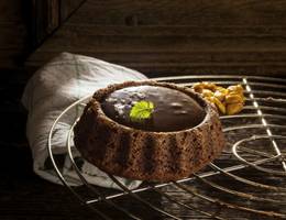 Karamelltörtchen mit gesalzenen Erdnüssen Karamelltörtchen mit gesalzenen Erdnüssen