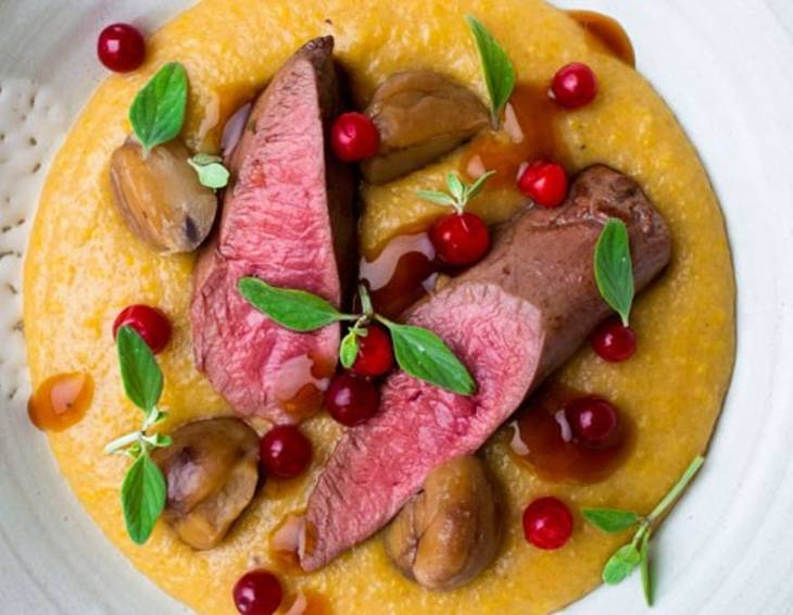 Rehpolenta mit Preiselbeeren und Maronen Rehpolenta mit Preiselbeeren und Maronen