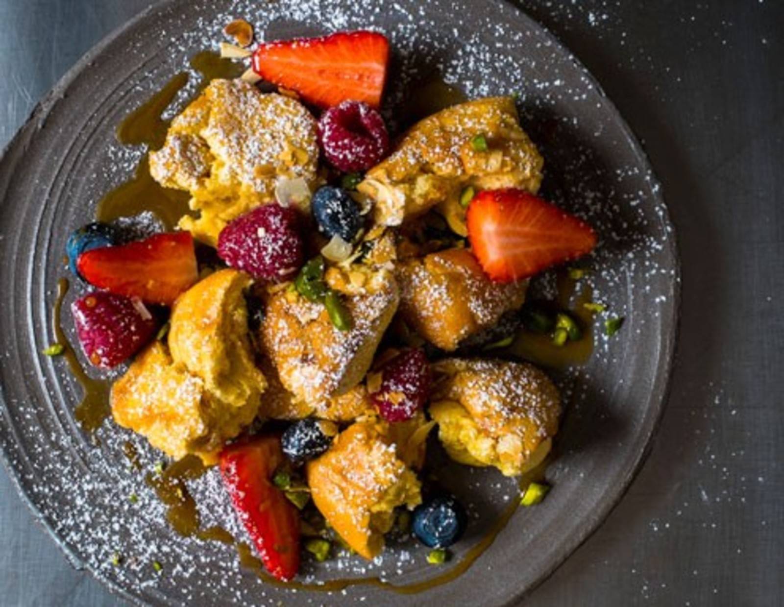 Karamellschmarren mit Mandeln und Beeren Rezept