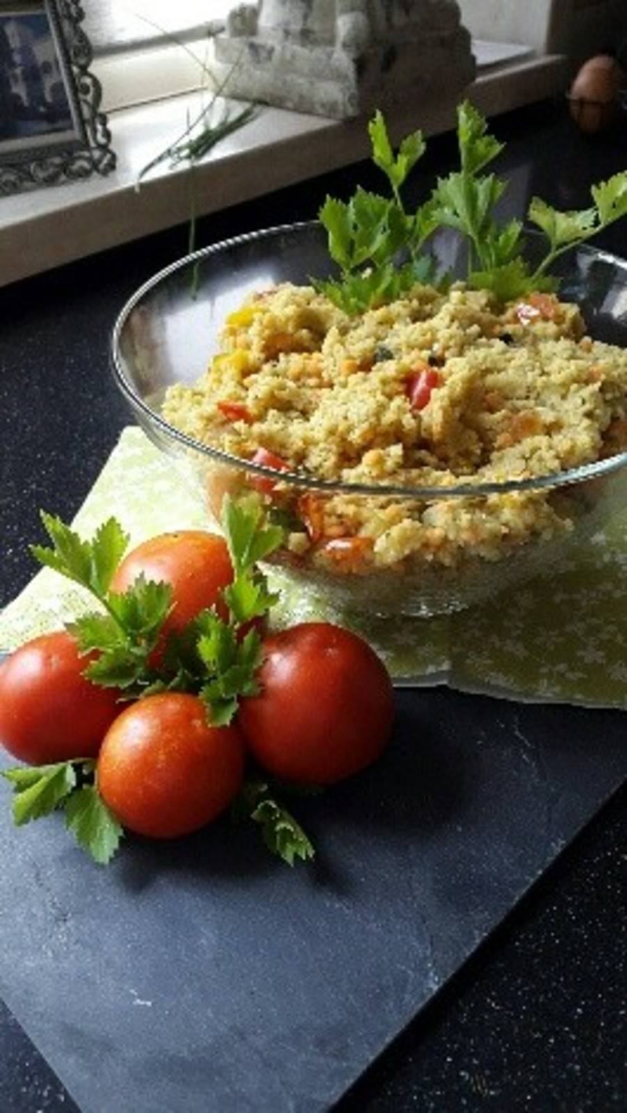 Marokkanischer Couscous-Salat mit roten Linsen