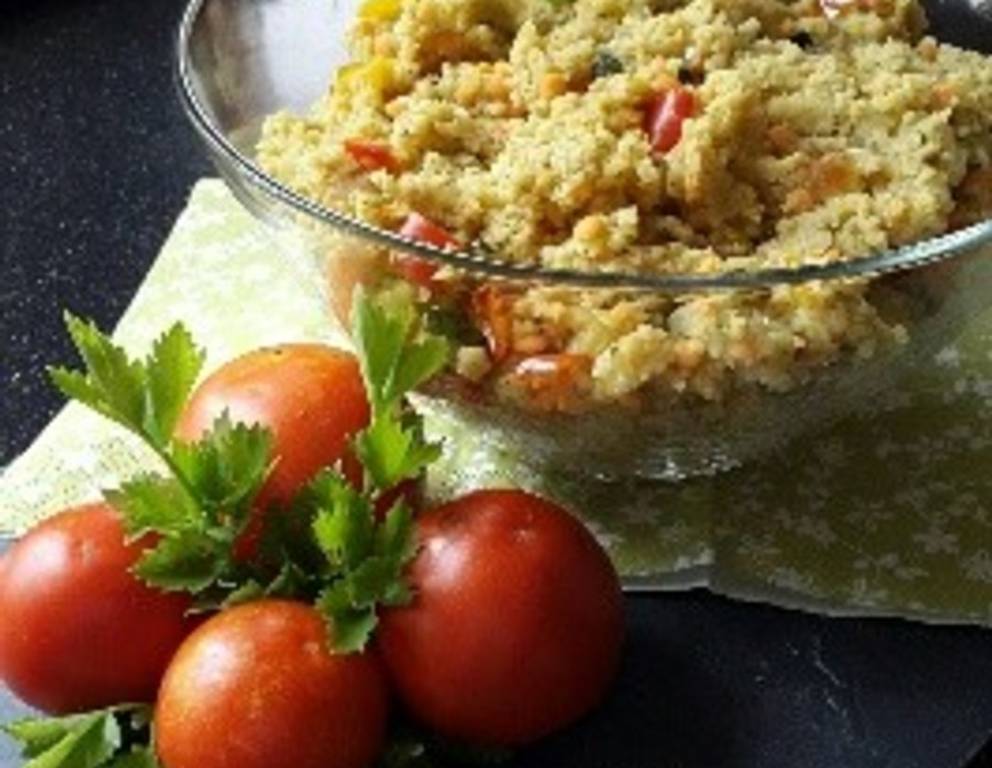 Marokkanischer Couscous-Salat mit roten Linsen Marokkanischer Couscous-Salat mit roten Linsen
