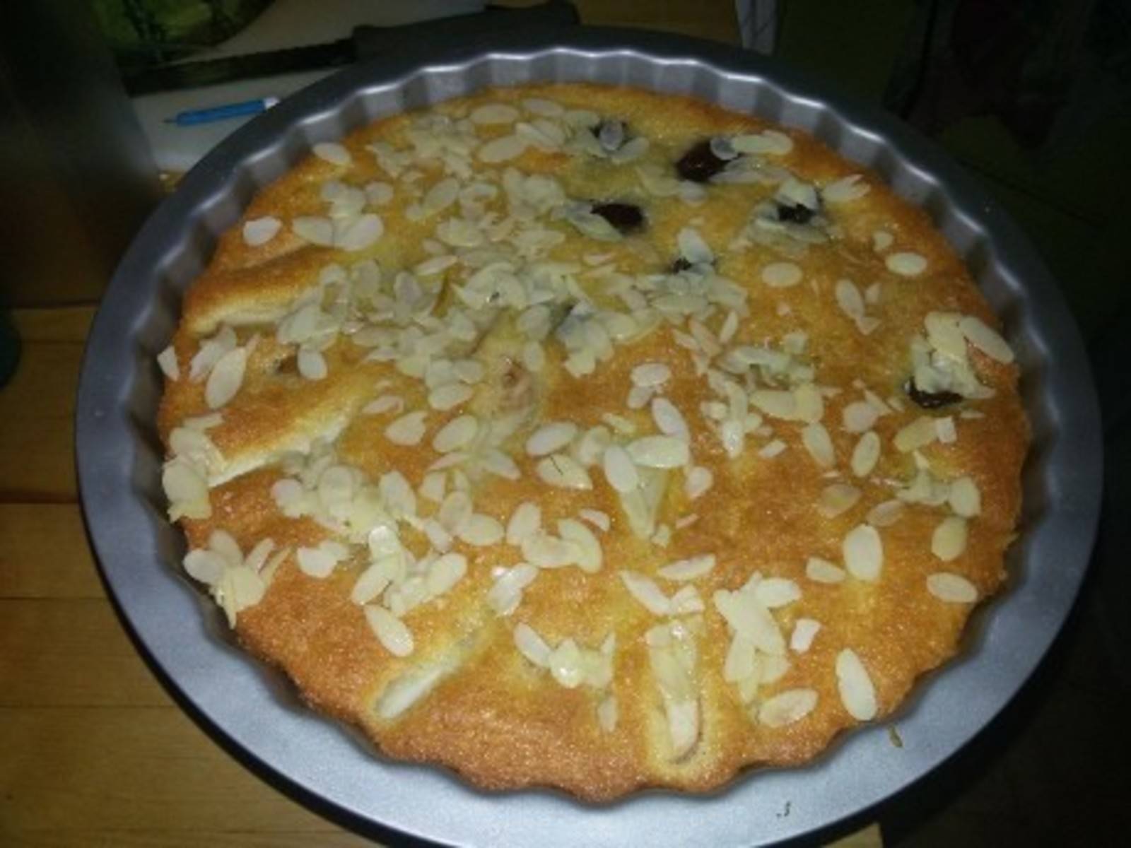 Butterkuchen mit Mandeln und Zwetschken