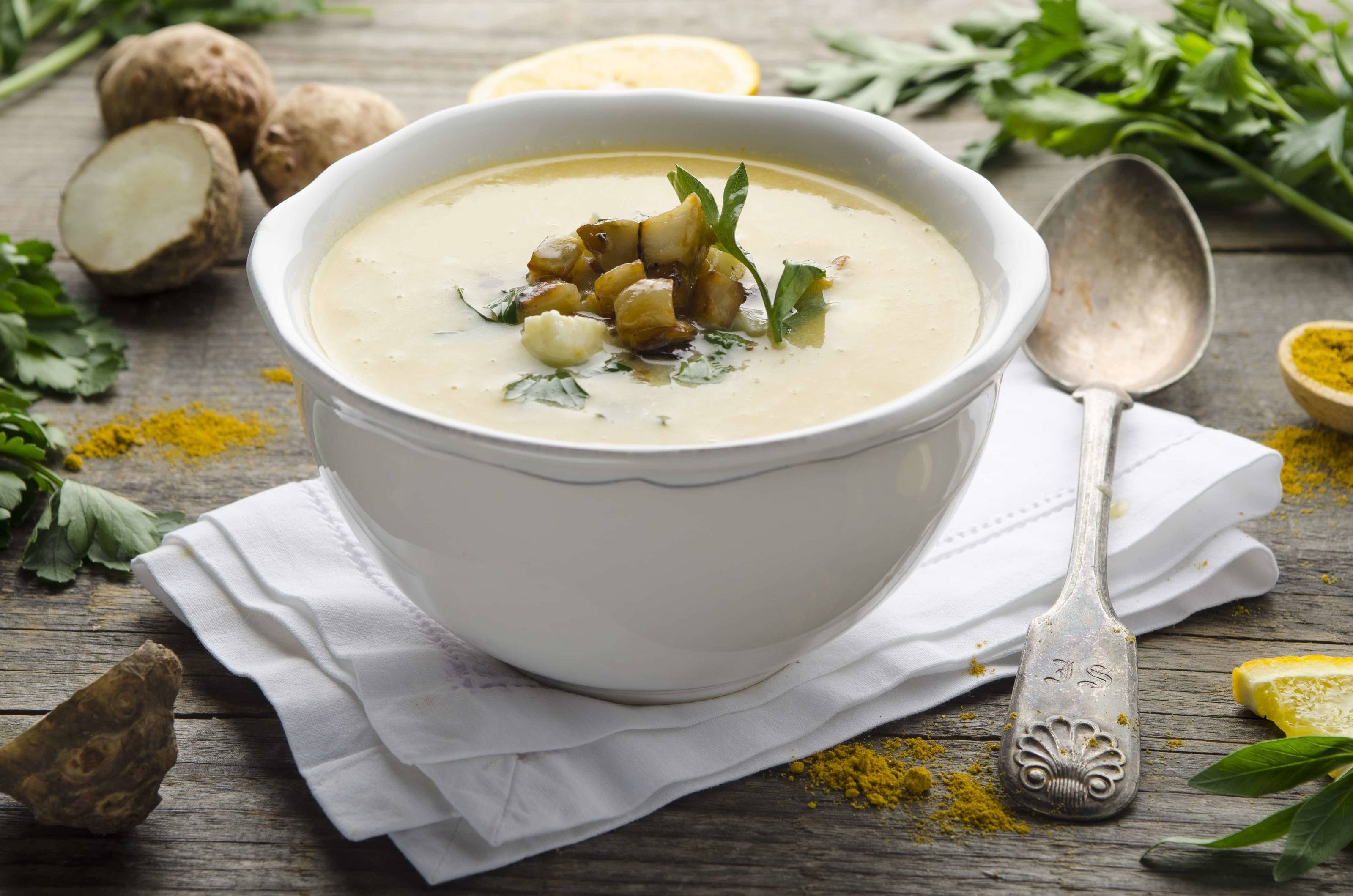 Karottensuppe mit Topinambur und Mozzarella