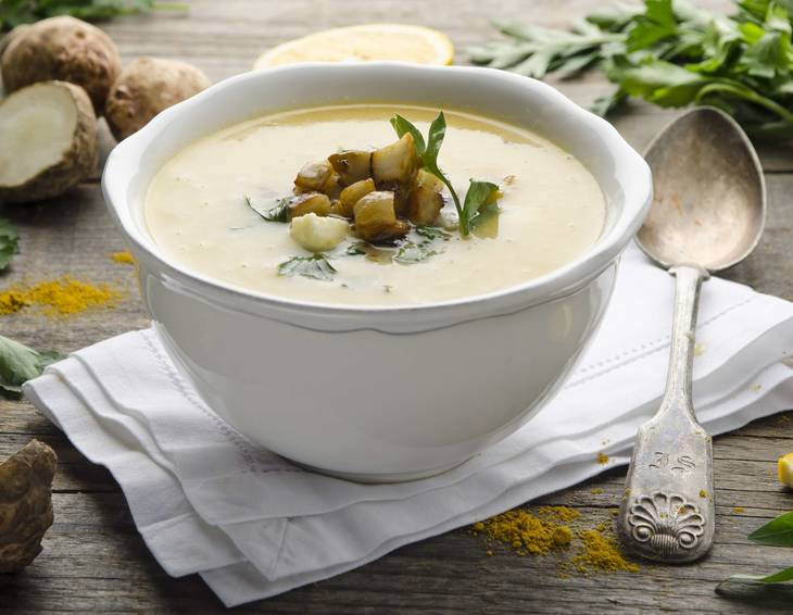 Karottensuppe mit Topinambur und Mozzarella