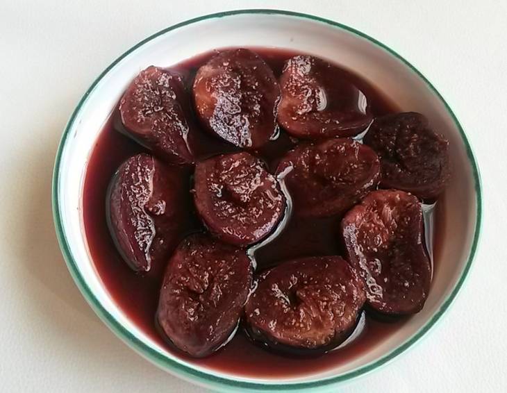 Feigen in Rotwein-Honig pochiert Feigen in Rotwein-Honig pochiert