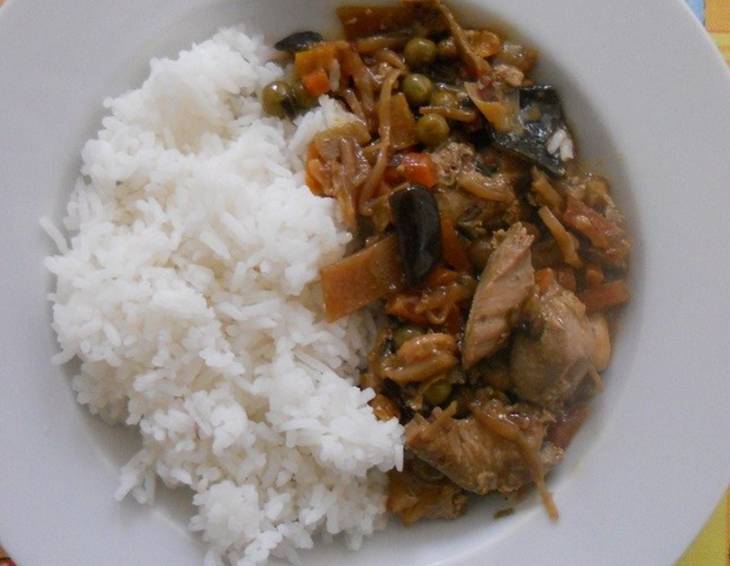 Putengeschnetzeltes mit Gemüse aus dem Wok Putengeschnetzeltes mit Gemüse aus dem Wok