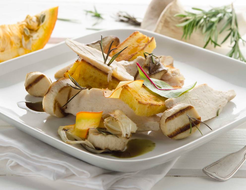 Hendlstreifen mit Kräuterseitlingen und Maisbrot Hendlstreifen mit Kräuterseitlingen und Maisbrot