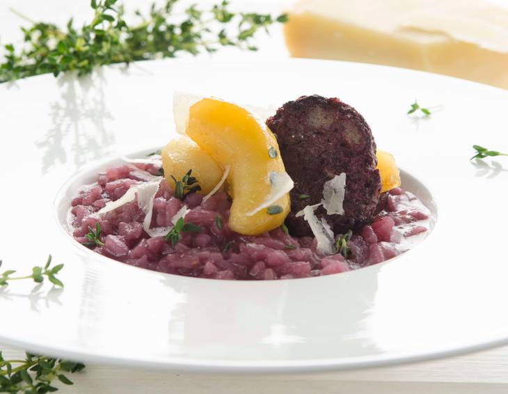 Rotkraut-Risotto mit Blunzen und glacierten Äpfeln