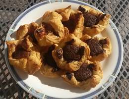 Blätterteig-Schoko-Ecken Blätterteig-Schoko-Ecken