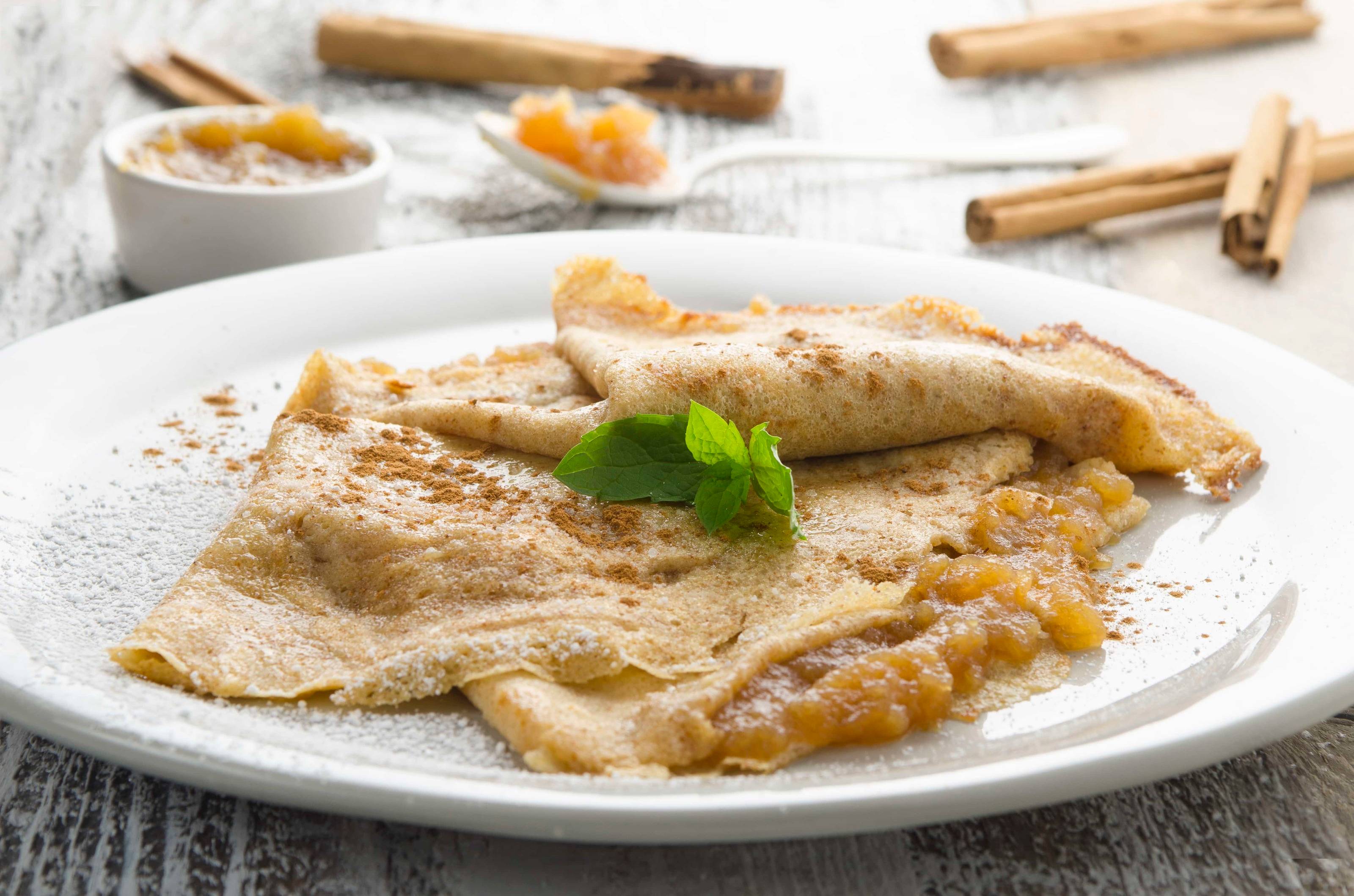 Flambierte Crêpes mit Rumäpfeln und Walnüssen Rezept - ichkoche.at Flambierte Crêpes mit Rumäpfeln und Walnüssen Rezept - ichkoche.at