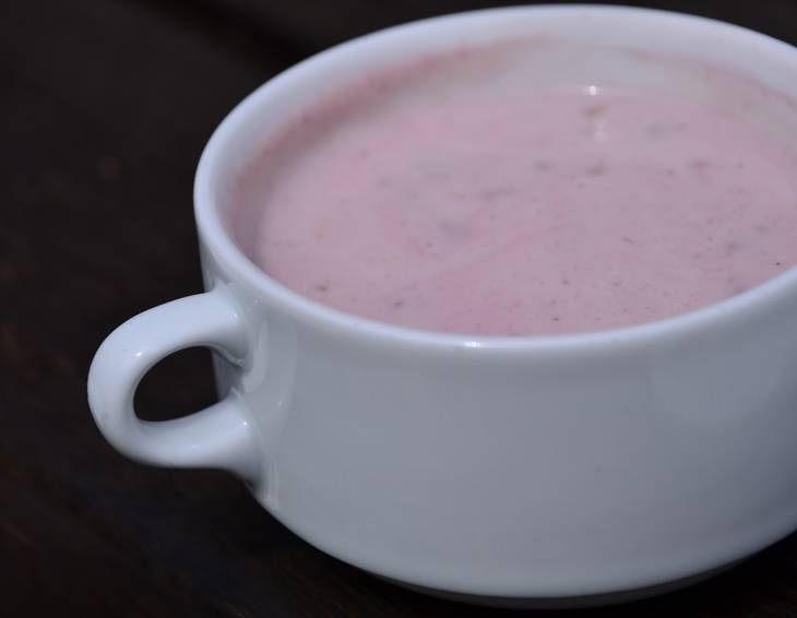 Erdbeer-Rhabarber-Suppe mit Champagner Erdbeer-Rhabarber-Suppe mit Champagner
