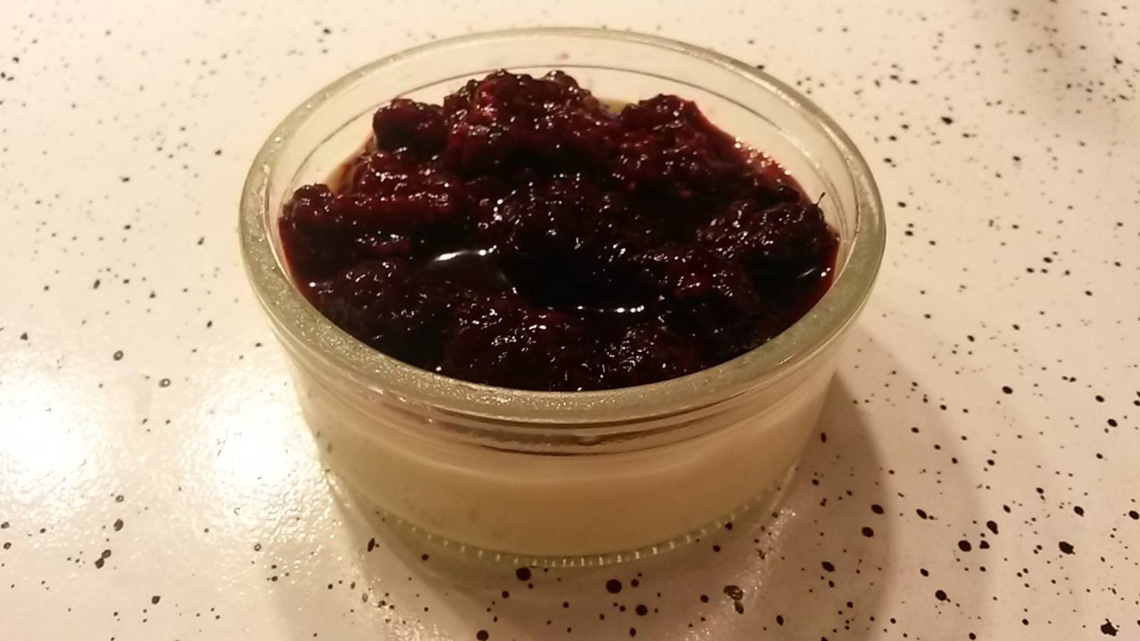 Soja-Vanille-Creme mit Beeren Rezept - ichkoche.ch Soja-Vanille-Creme mit Beeren Rezept - ichkoche.ch