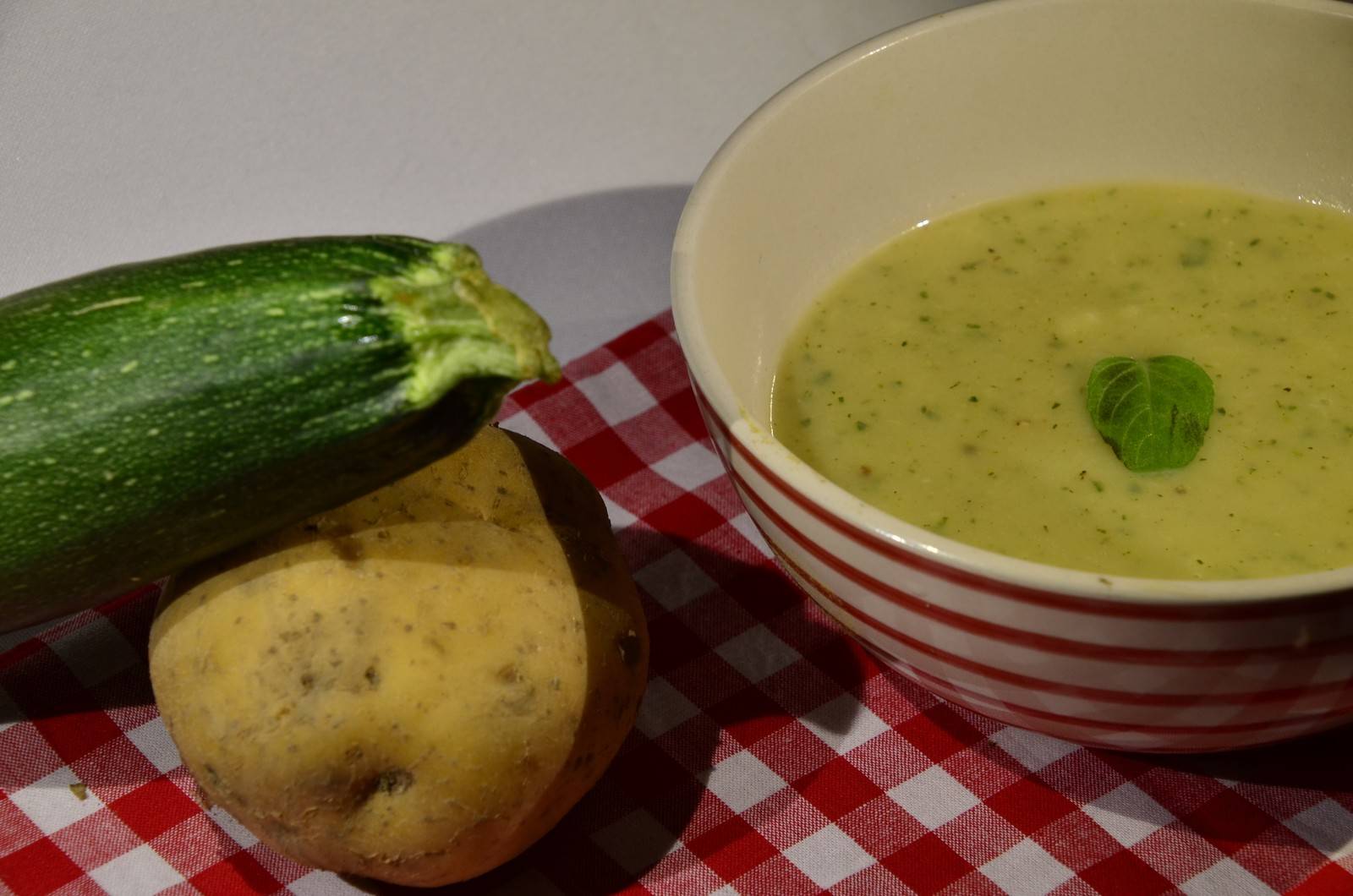 Zucchinicremesuppe Rezept - ichkoche.at Zucchinicremesuppe Rezept - ichkoche.at