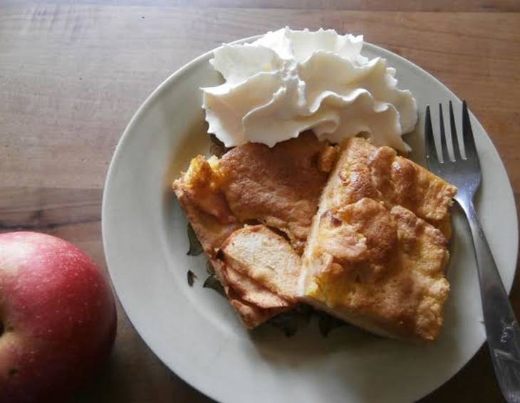 Apfelschnitte mit Biskuithaube Apfelschnitte mit Biskuithaube