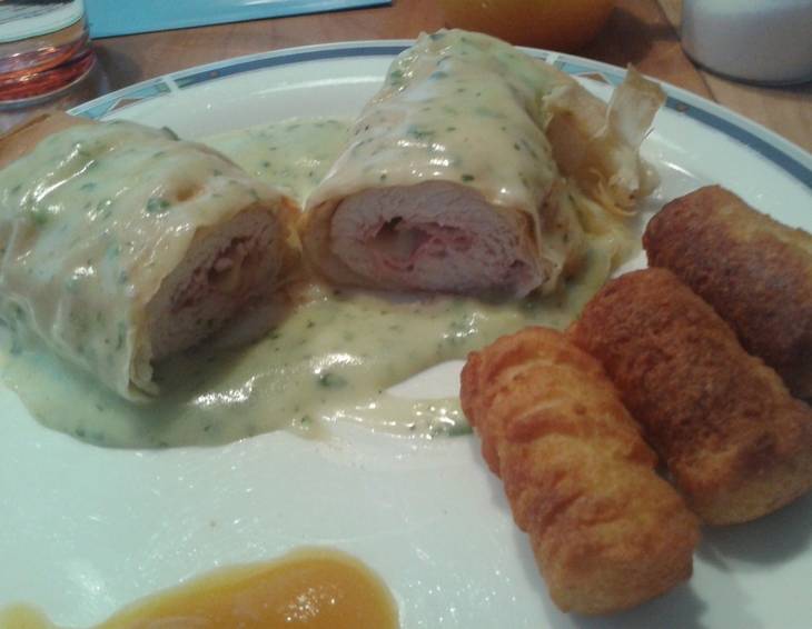 Puten-Cordon bleu im Strudelteig