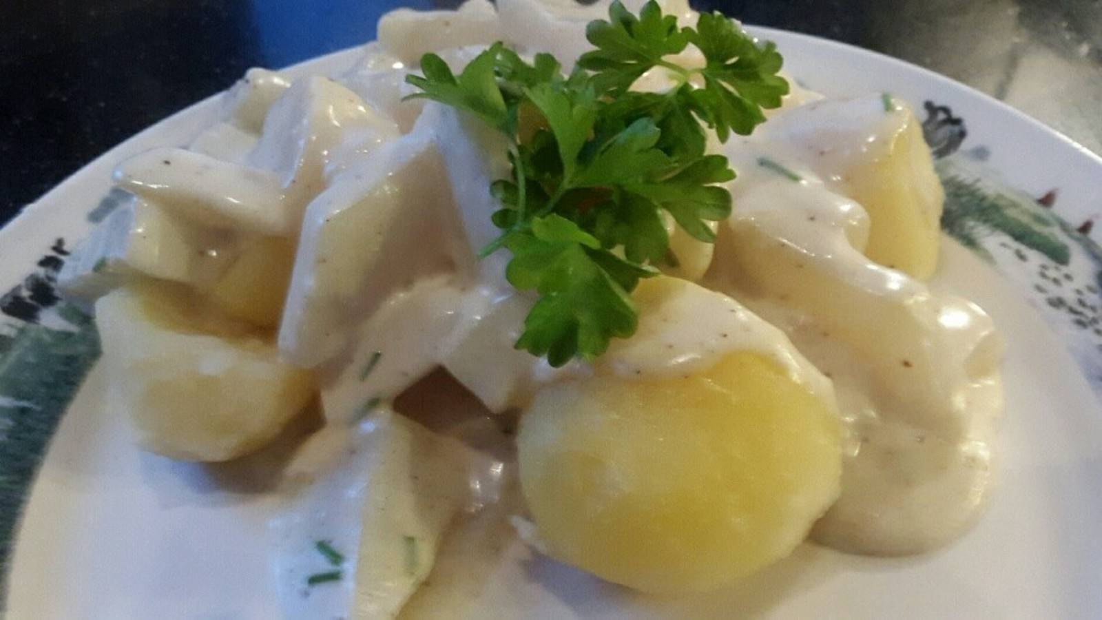 Kohlrabi in Sauce Hollandaise