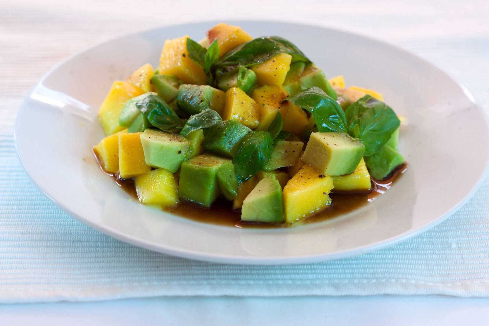 Mango-Avocado-Salat mit Balsamicodressing