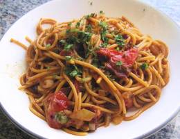Spaghettieintopf alla puttanesca