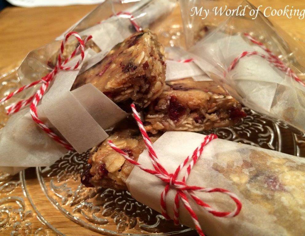 Cranberry-Müsli Riegel mit Rosenblüten Cranberry-Müsli Riegel mit Rosenblüten